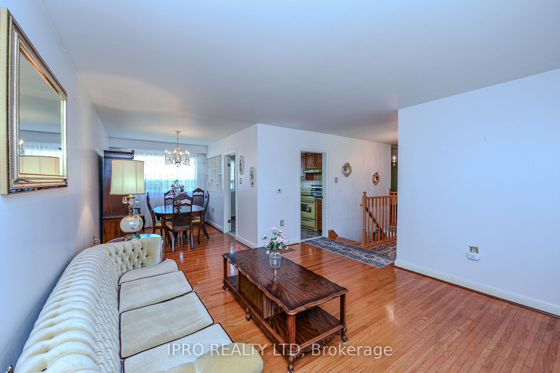 Photo 7 of 13 Morpeth Road, Brampton, Brampton East — HOMEH