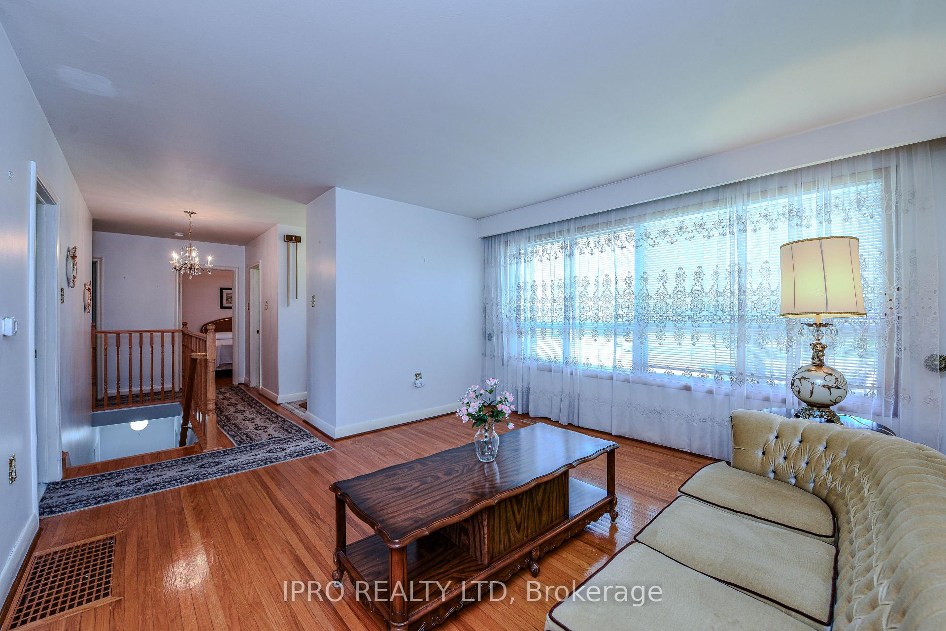 Photo 10 of 13 Morpeth Road, Brampton, Brampton East — HOMEH