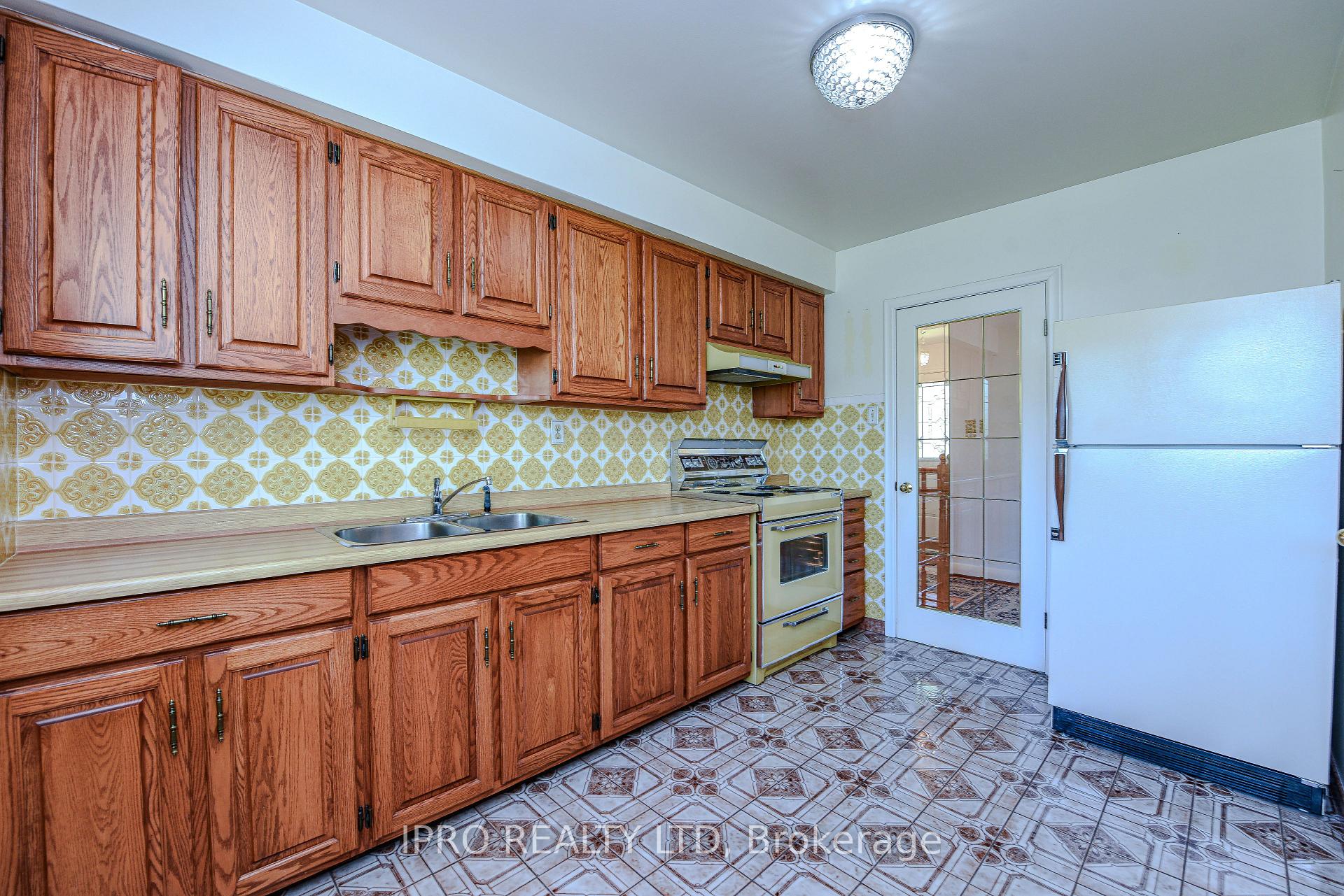 Photo 14 of 13 Morpeth Road, Brampton, Brampton East — HOMEH