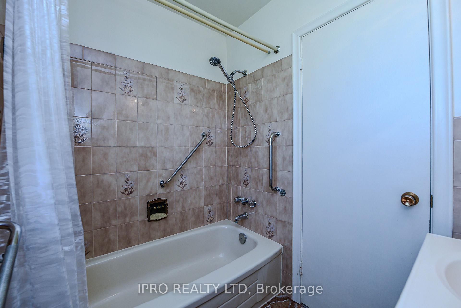 Photo 21 of 13 Morpeth Road, Brampton, Brampton East — HOMEH