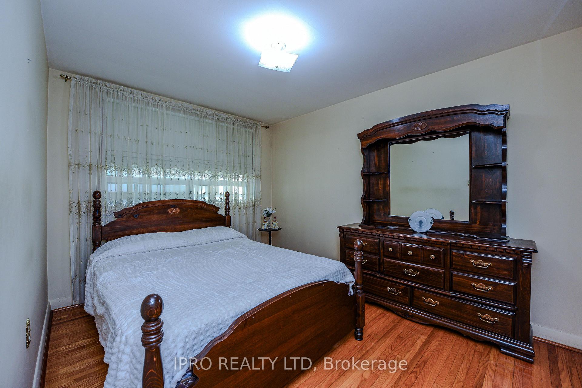 Photo 27 of 13 Morpeth Road, Brampton, Brampton East — HOMEH