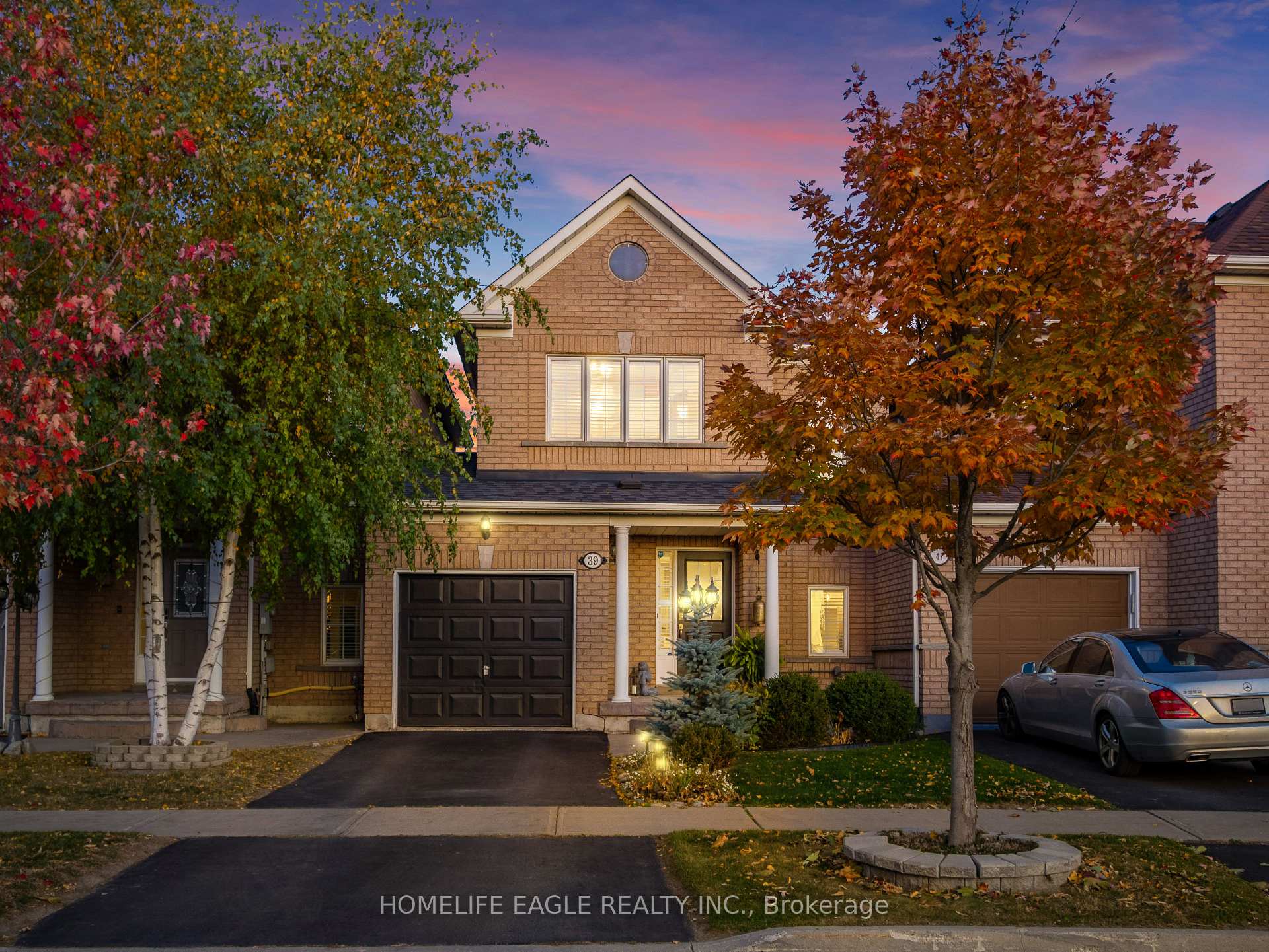 Photo 2 of 39 Walkview Crescent, Richmond Hill, Oak Ridges — HOMEH