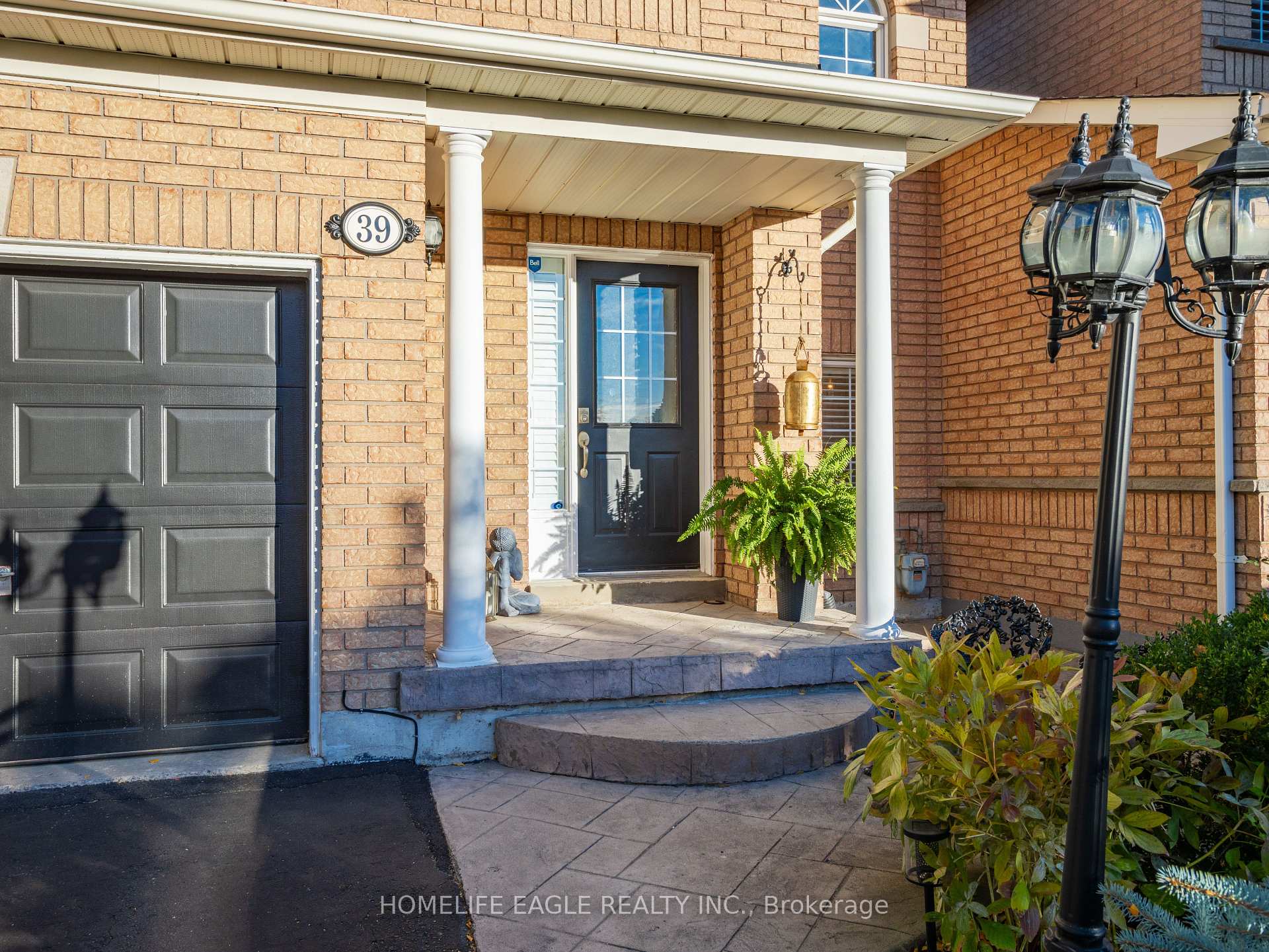 Photo 3 of 39 Walkview Crescent, Richmond Hill, Oak Ridges — HOMEH