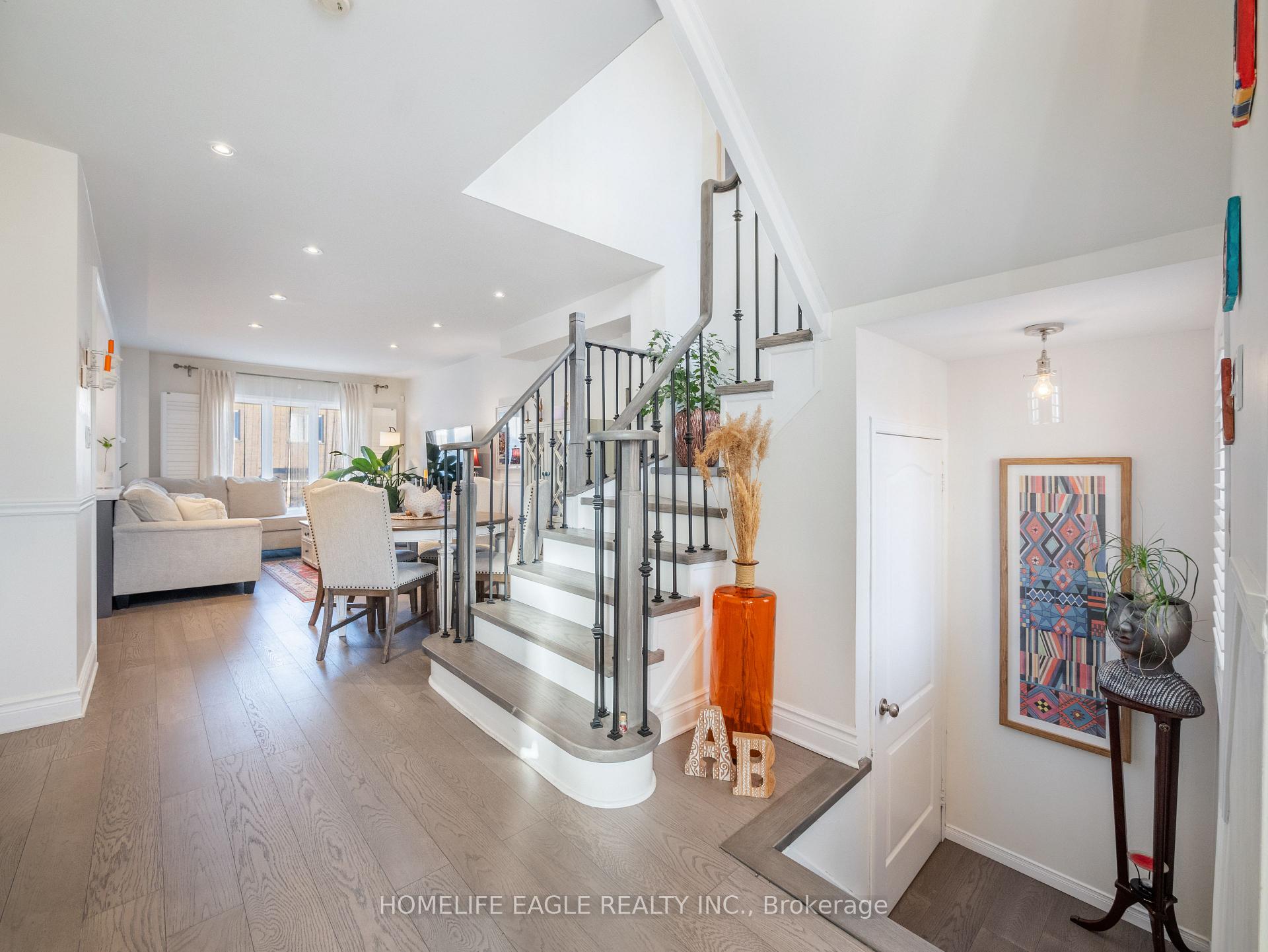 Photo 4 of 39 Walkview Crescent, Richmond Hill, Oak Ridges — HOMEH