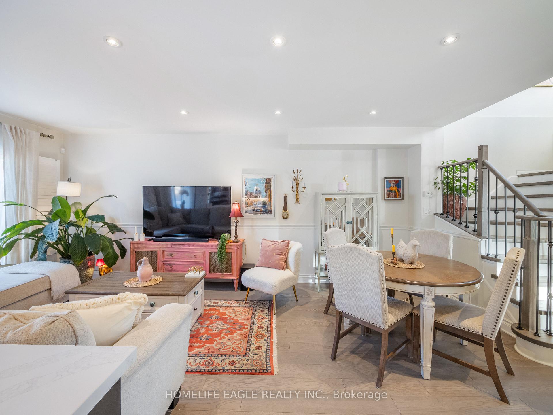 Photo 5 of 39 Walkview Crescent, Richmond Hill, Oak Ridges — HOMEH
