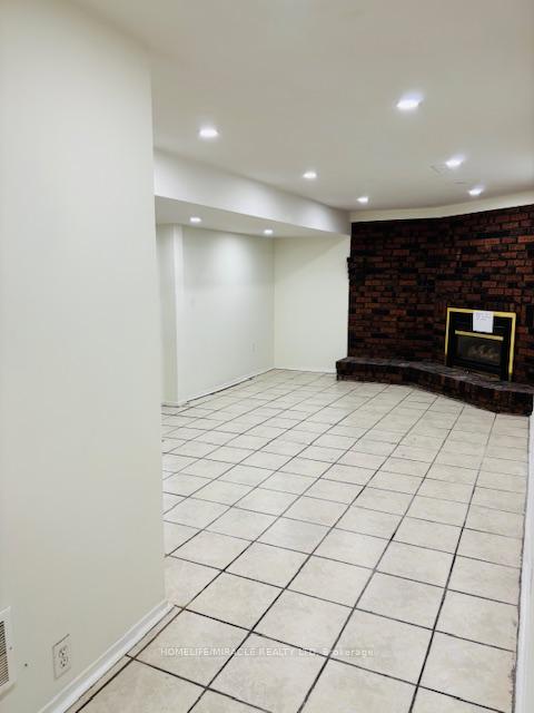 Photo 2 of Unit Basement, 30 Flavian Crescent, Brampton, Southgate — HOMEH