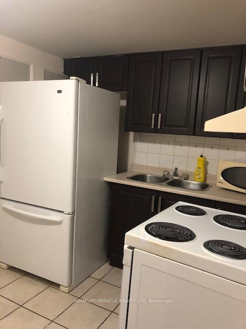 Photo 4 of Unit Basement, 30 Flavian Crescent, Brampton, Southgate — HOMEH
