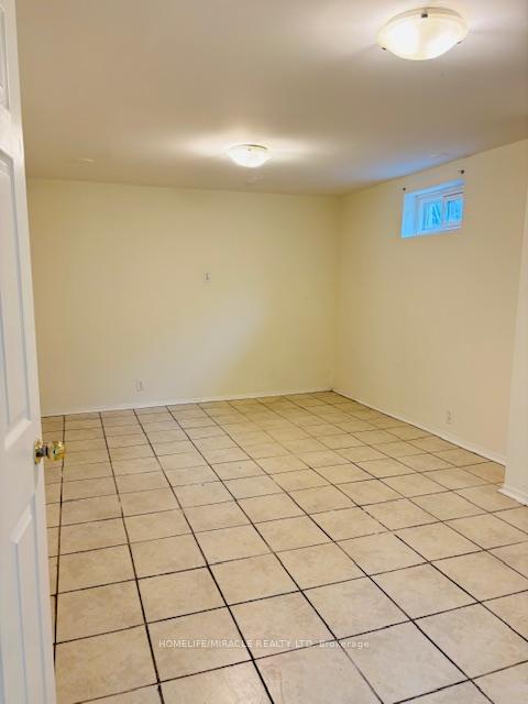 Photo 7 of Unit Basement, 30 Flavian Crescent, Brampton, Southgate — HOMEH