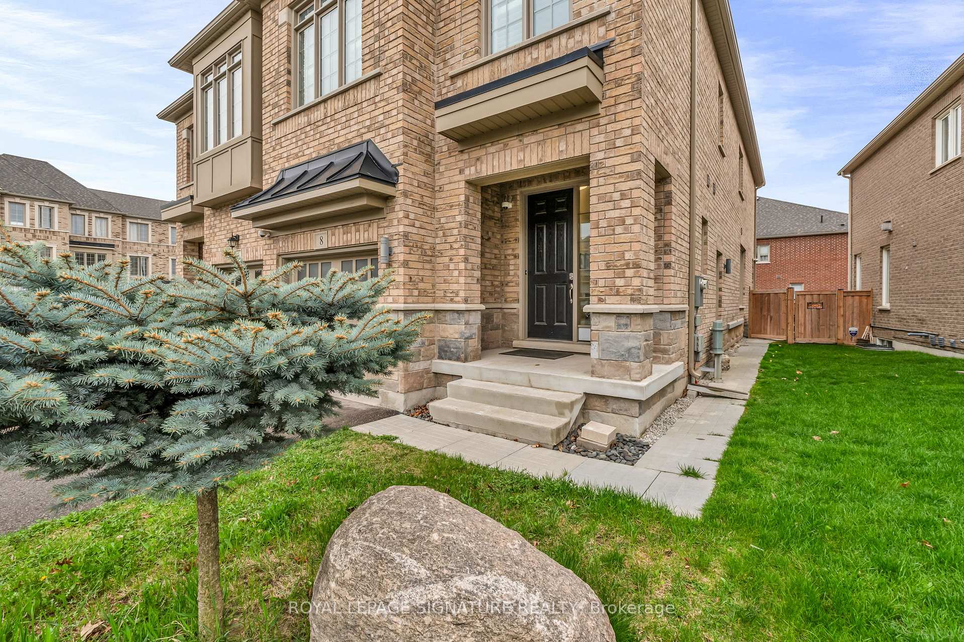 Photo 3 of 8 Gruenwald Gate, Brampton, Bram West — HOMEH