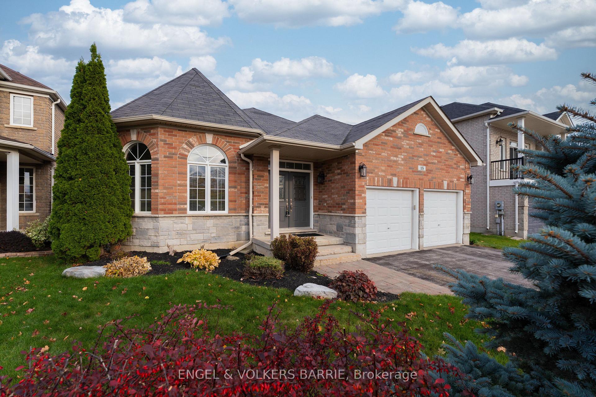 Photo 2 of 15 Prince William Way, Barrie, Innis-Shore — HOMEH