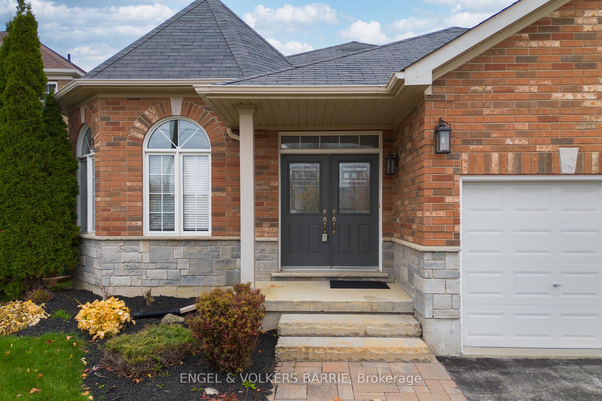 Photo 3 of 15 Prince William Way, Barrie, Innis-Shore — HOMEH
