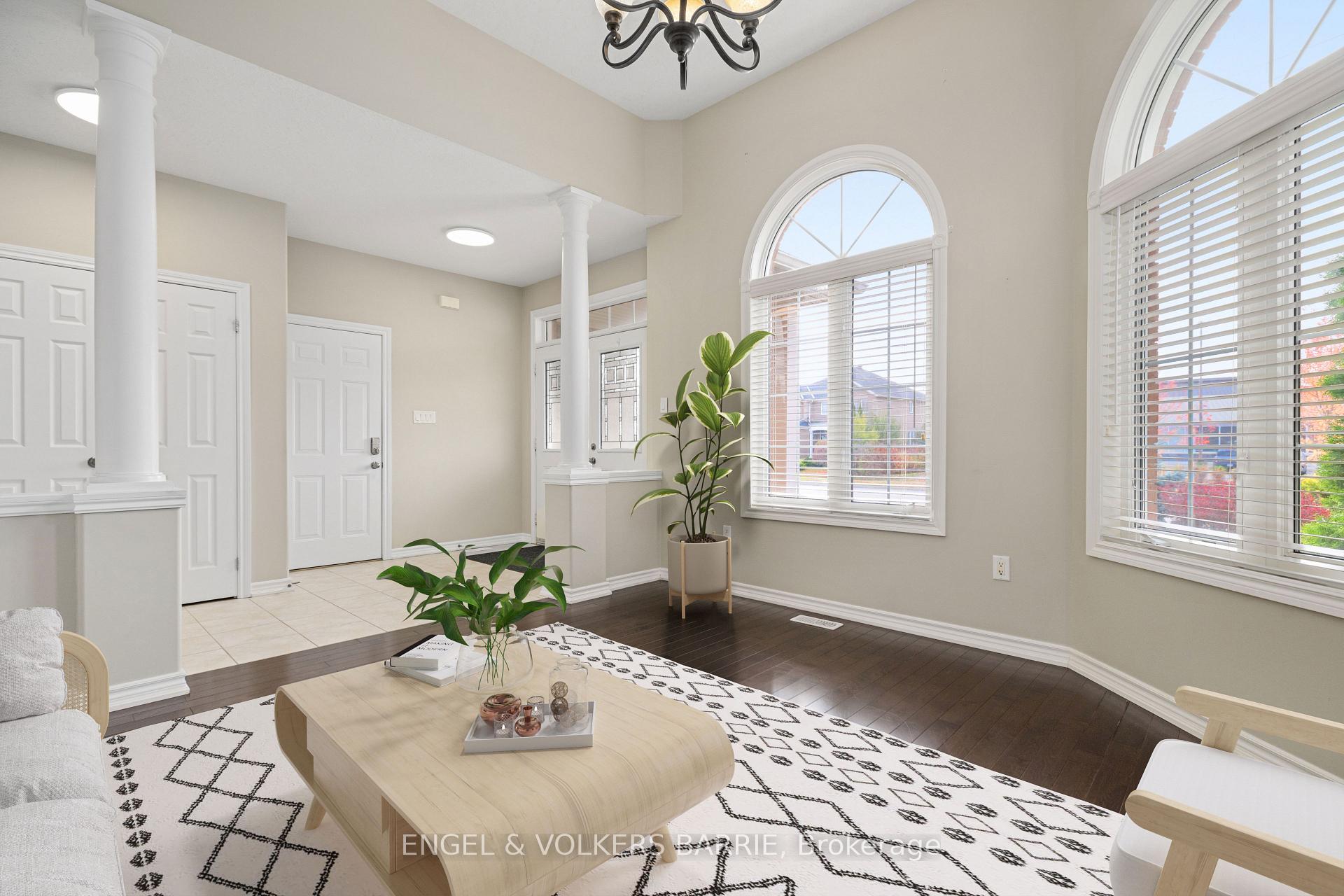 Photo 5 of 15 Prince William Way, Barrie, Innis-Shore — HOMEH