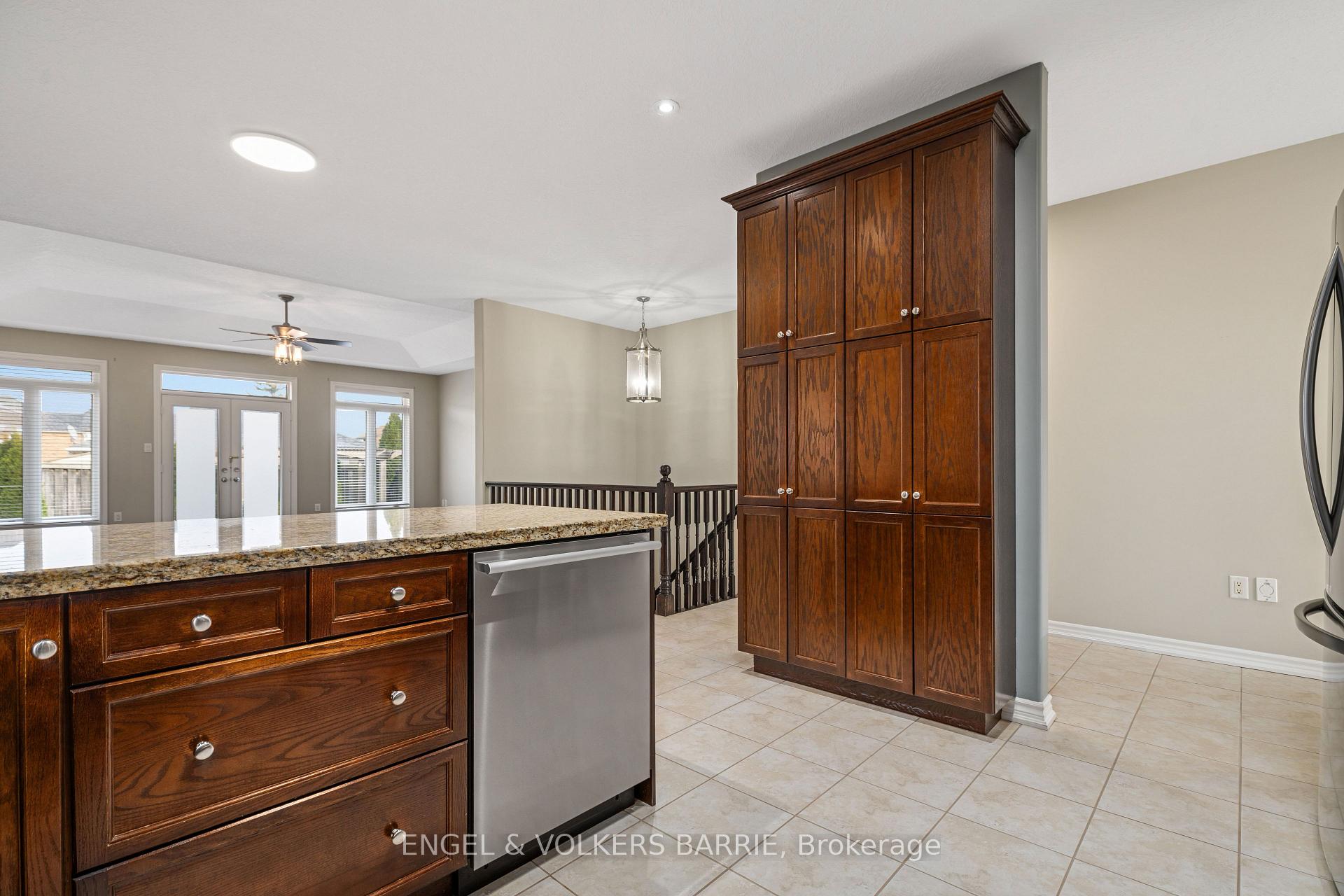 Photo 12 of 15 Prince William Way, Barrie, Innis-Shore — HOMEH