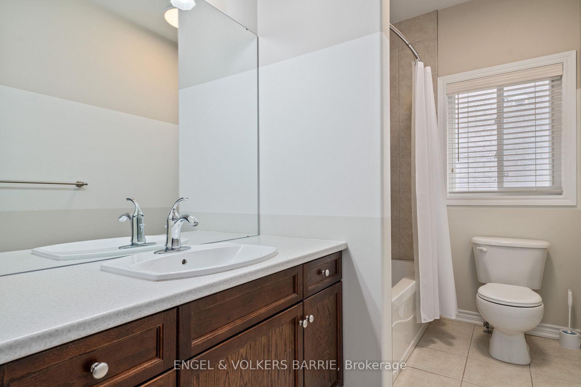 Photo 23 of 15 Prince William Way, Barrie, Innis-Shore — HOMEH