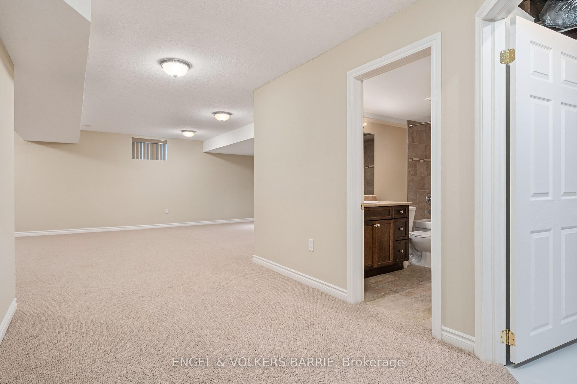Photo 26 of 15 Prince William Way, Barrie, Innis-Shore — HOMEH