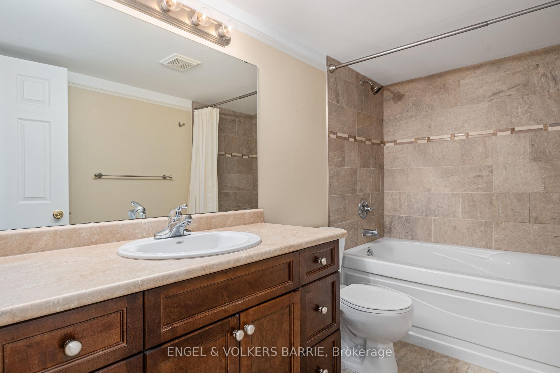 Photo 27 of 15 Prince William Way, Barrie, Innis-Shore — HOMEH