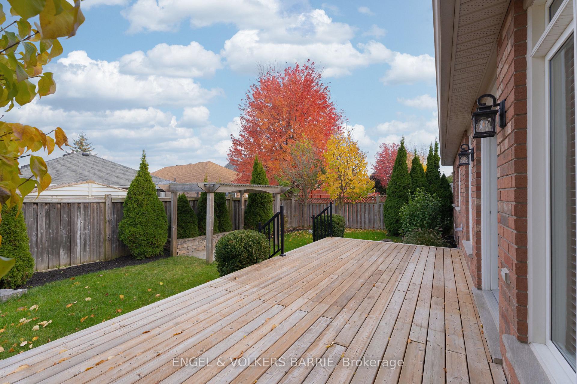 Photo 32 of 15 Prince William Way, Barrie, Innis-Shore — HOMEH