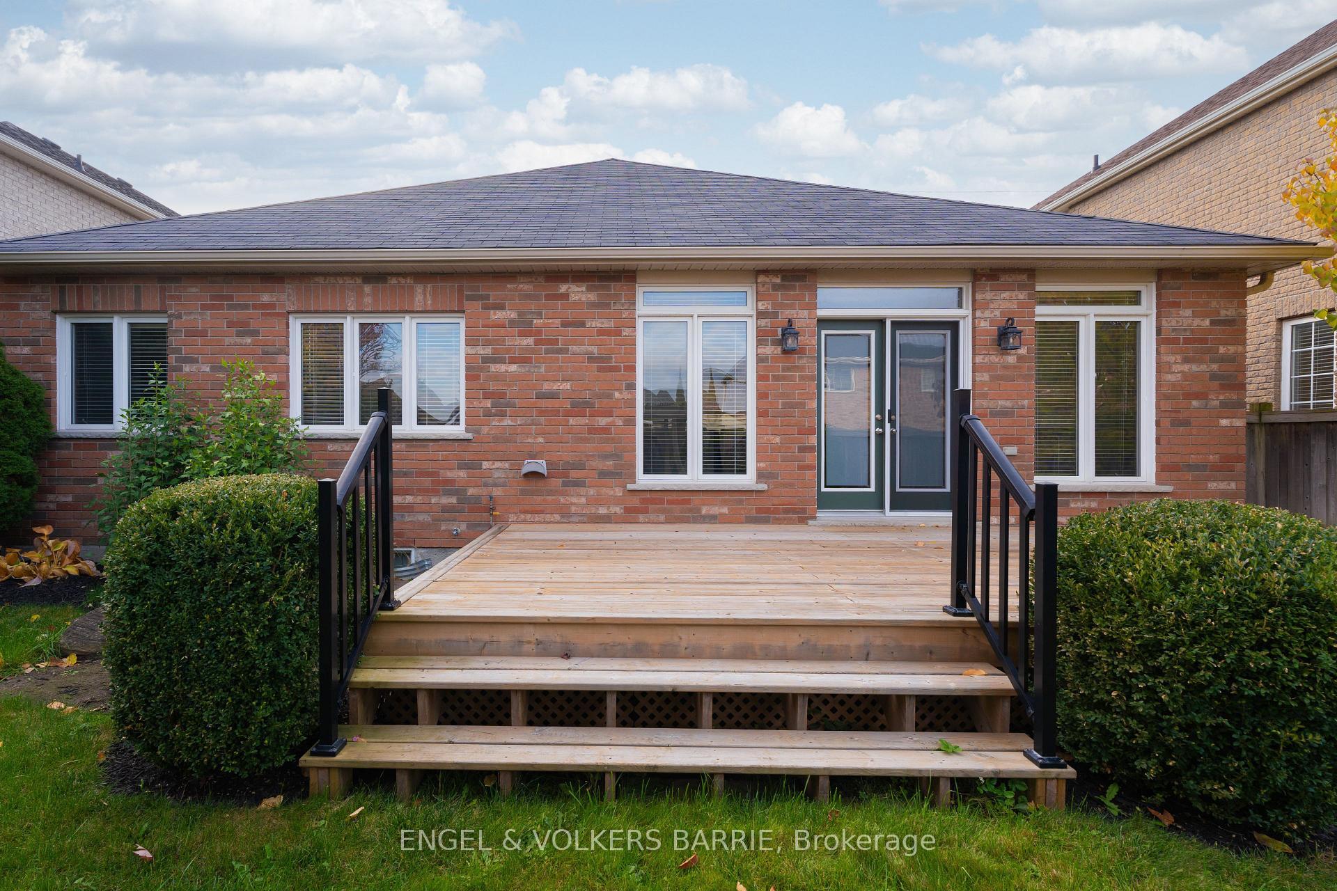 Photo 37 of 15 Prince William Way, Barrie, Innis-Shore — HOMEH