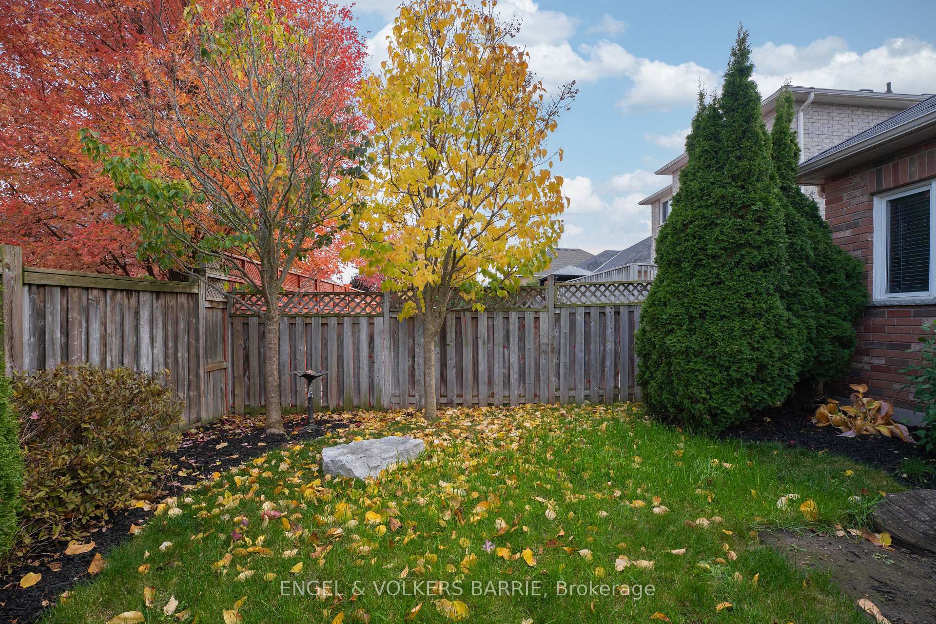 Photo 38 of 15 Prince William Way, Barrie, Innis-Shore — HOMEH