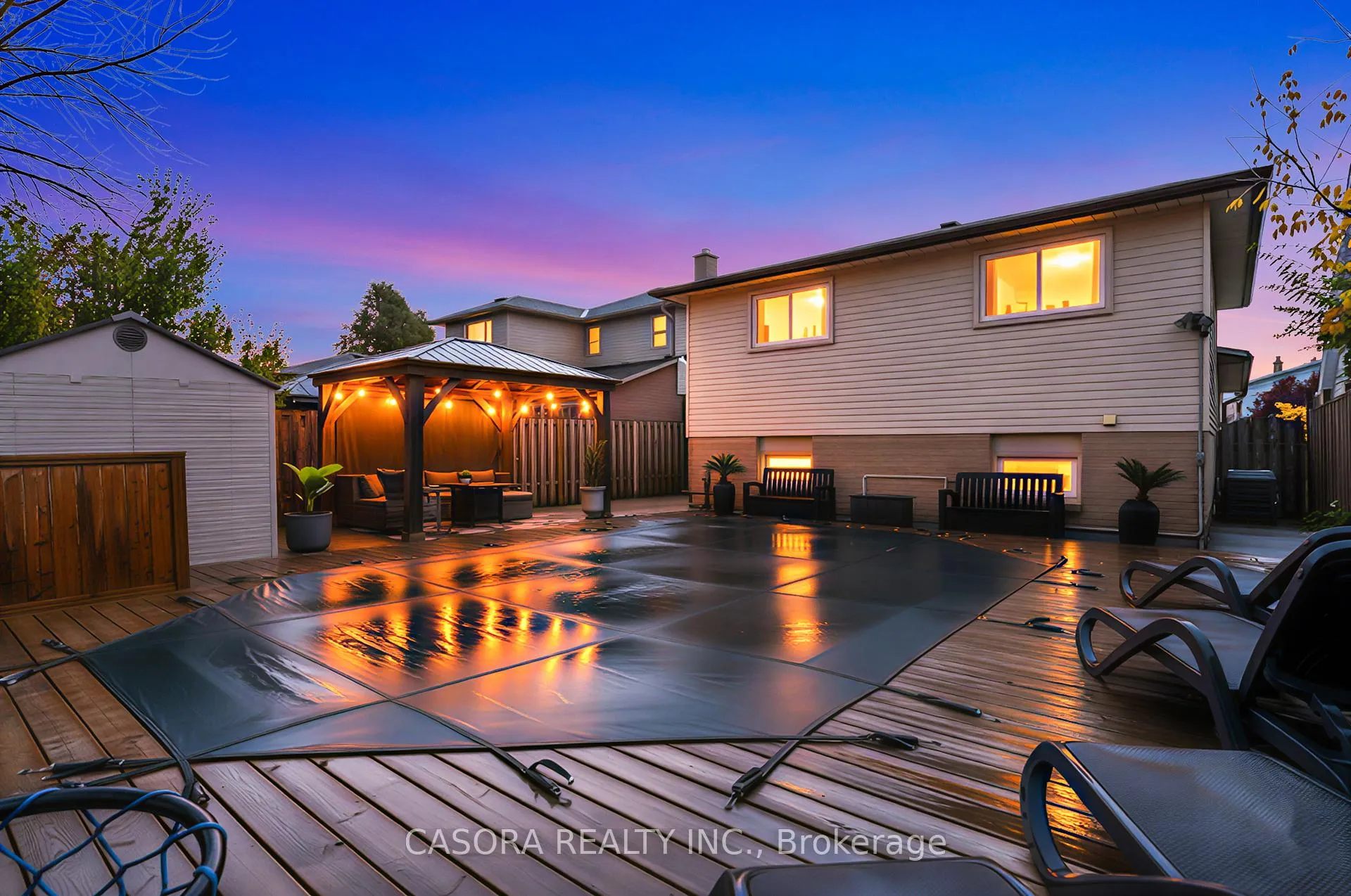 Photo 2 of 42 Sutton Court, Hamilton, Stoney Creek Mountain — HOMEH