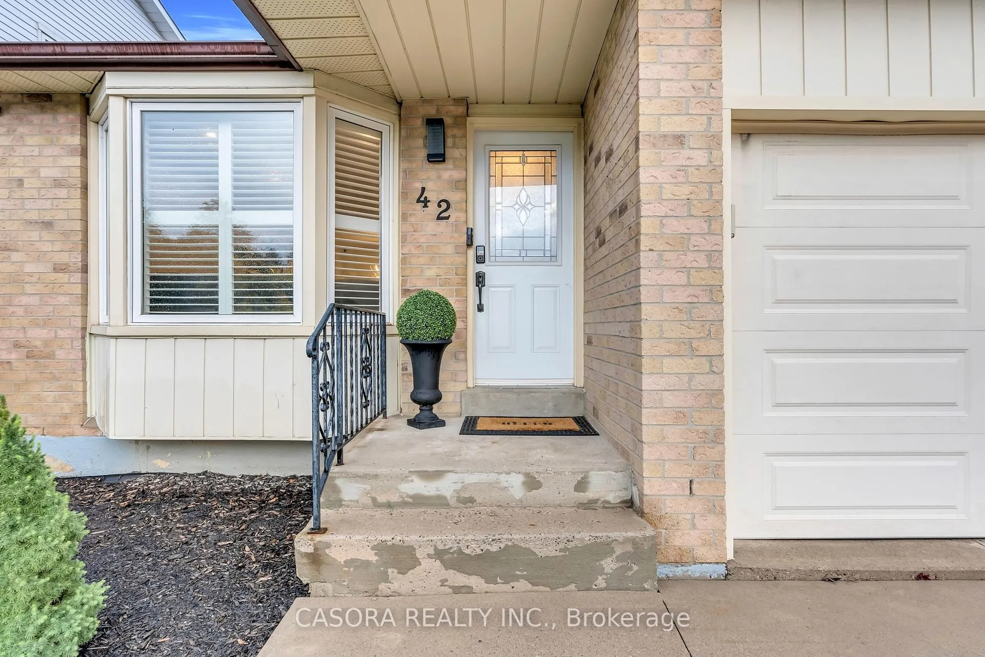Photo 6 of 42 Sutton Court, Hamilton, Stoney Creek Mountain — HOMEH