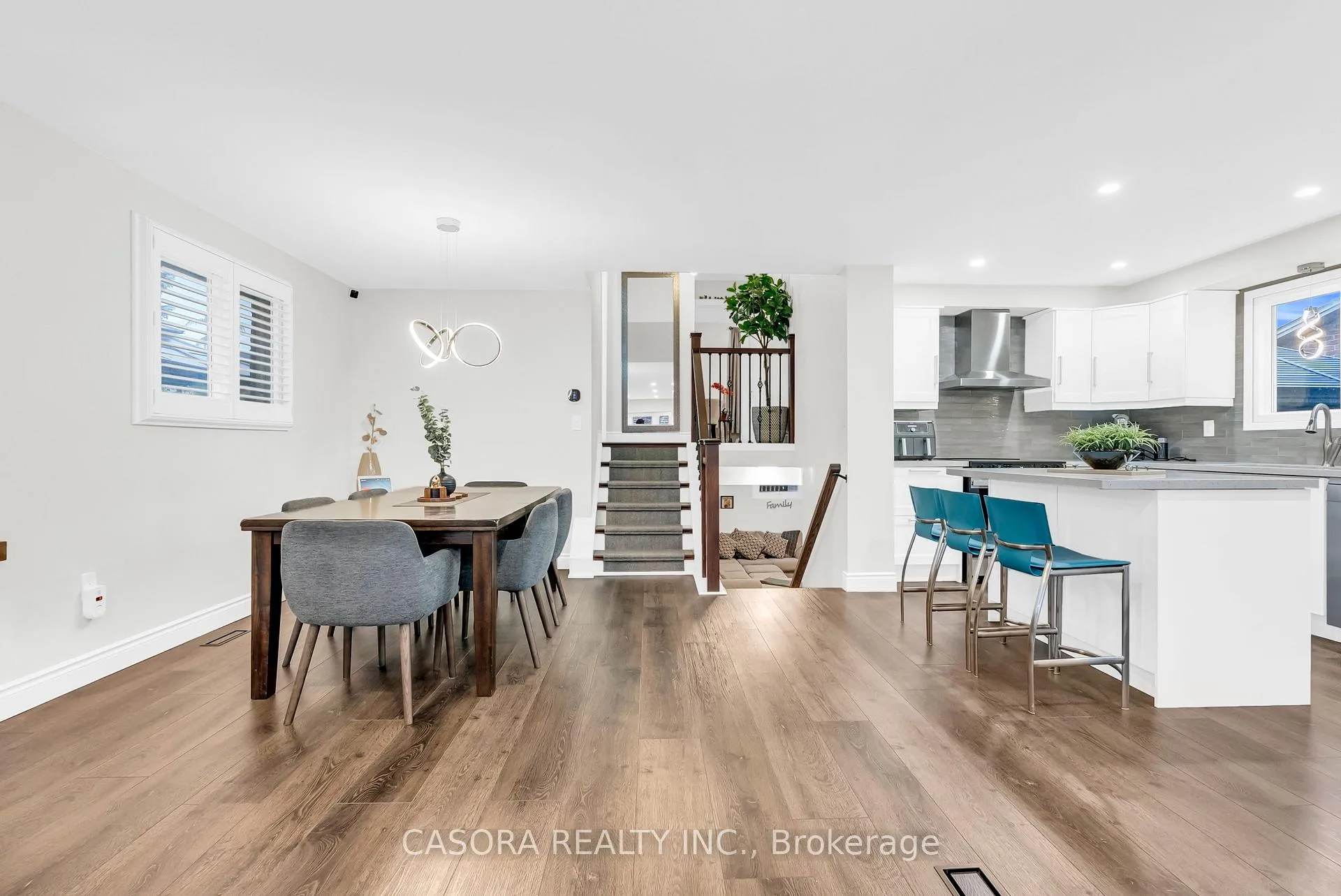 Photo 12 of 42 Sutton Court, Hamilton, Stoney Creek Mountain — HOMEH