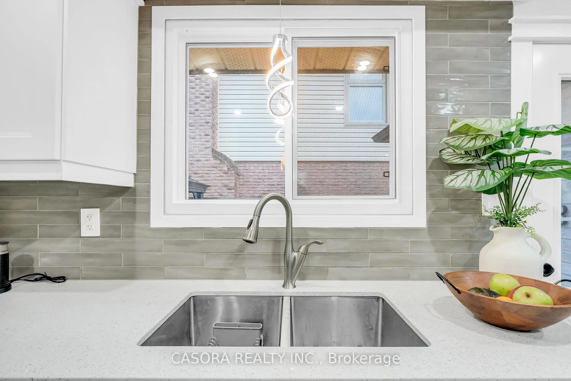 Photo 17 of 42 Sutton Court, Hamilton, Stoney Creek Mountain — HOMEH