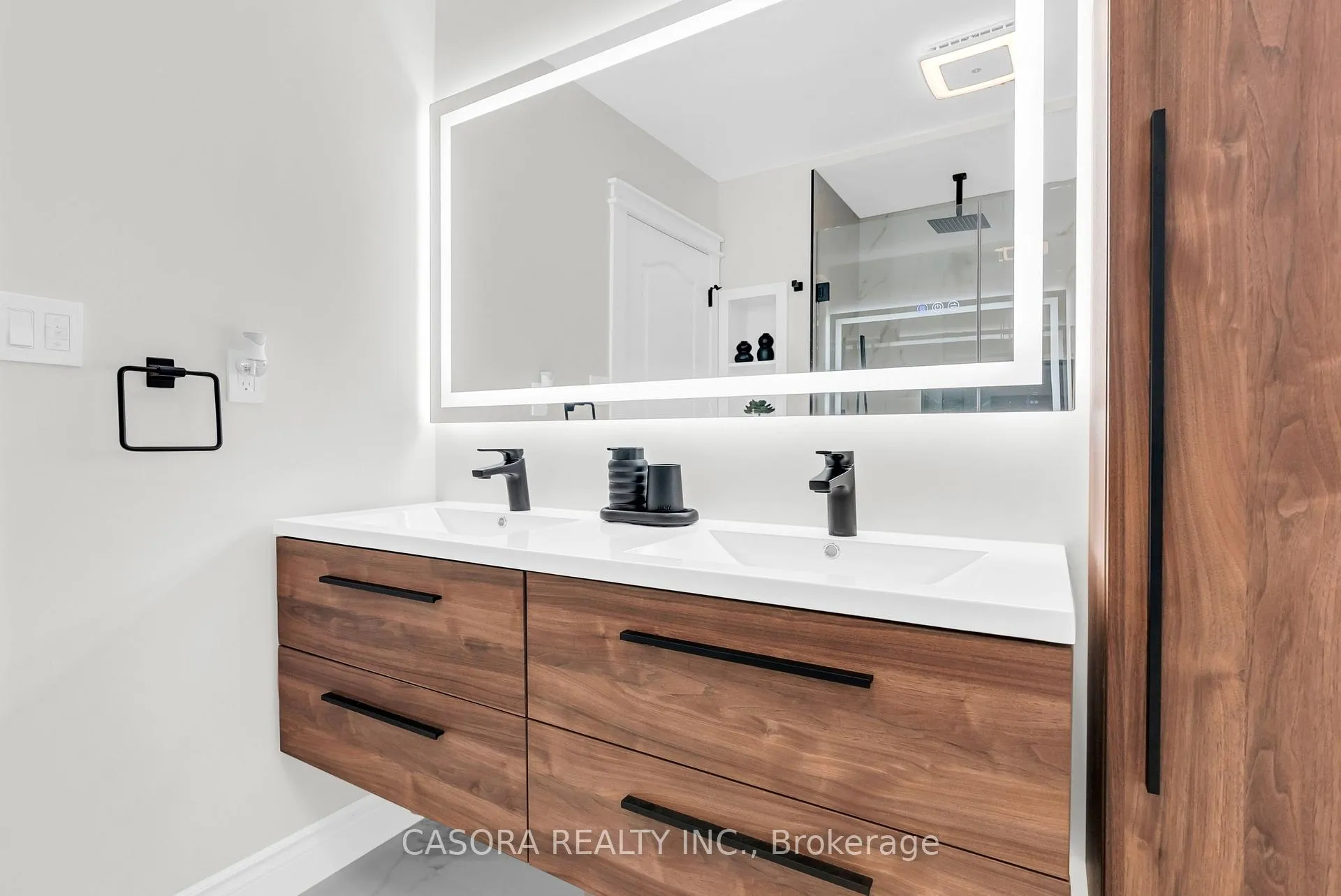 Photo 23 of 42 Sutton Court, Hamilton, Stoney Creek Mountain — HOMEH