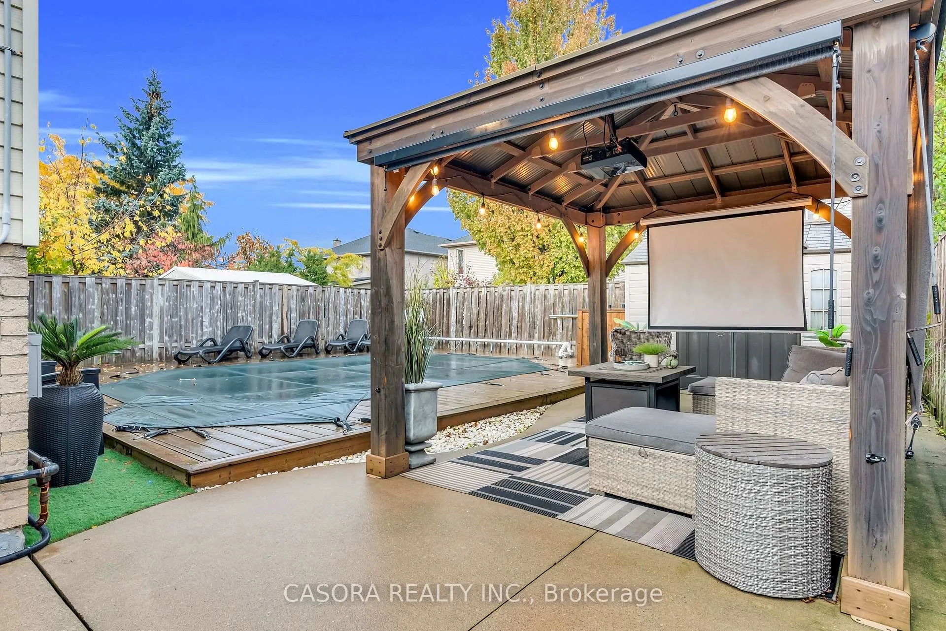 Photo 35 of 42 Sutton Court, Hamilton, Stoney Creek Mountain — HOMEH