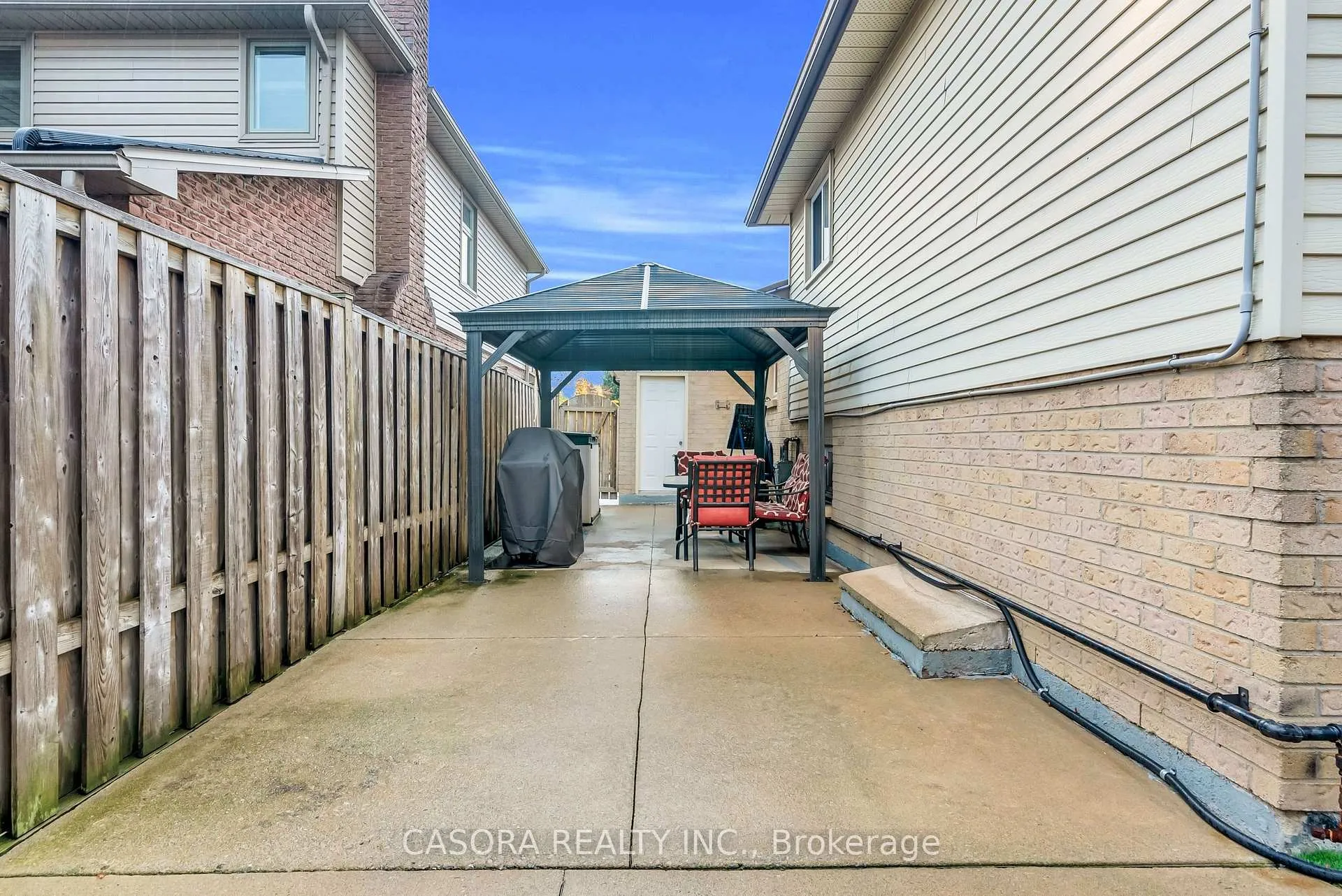 Photo 40 of 42 Sutton Court, Hamilton, Stoney Creek Mountain — HOMEH