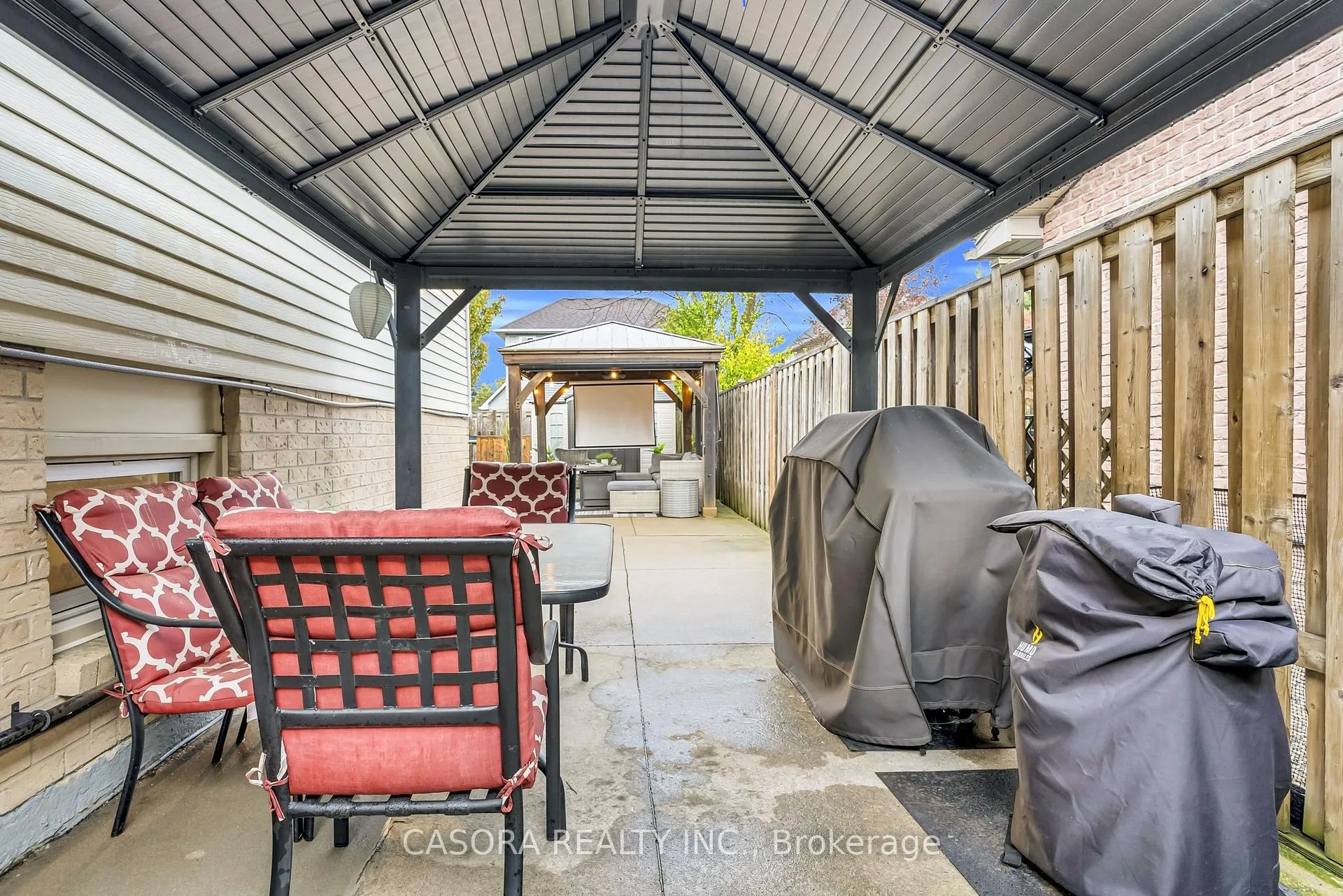 Photo 41 of 42 Sutton Court, Hamilton, Stoney Creek Mountain — HOMEH