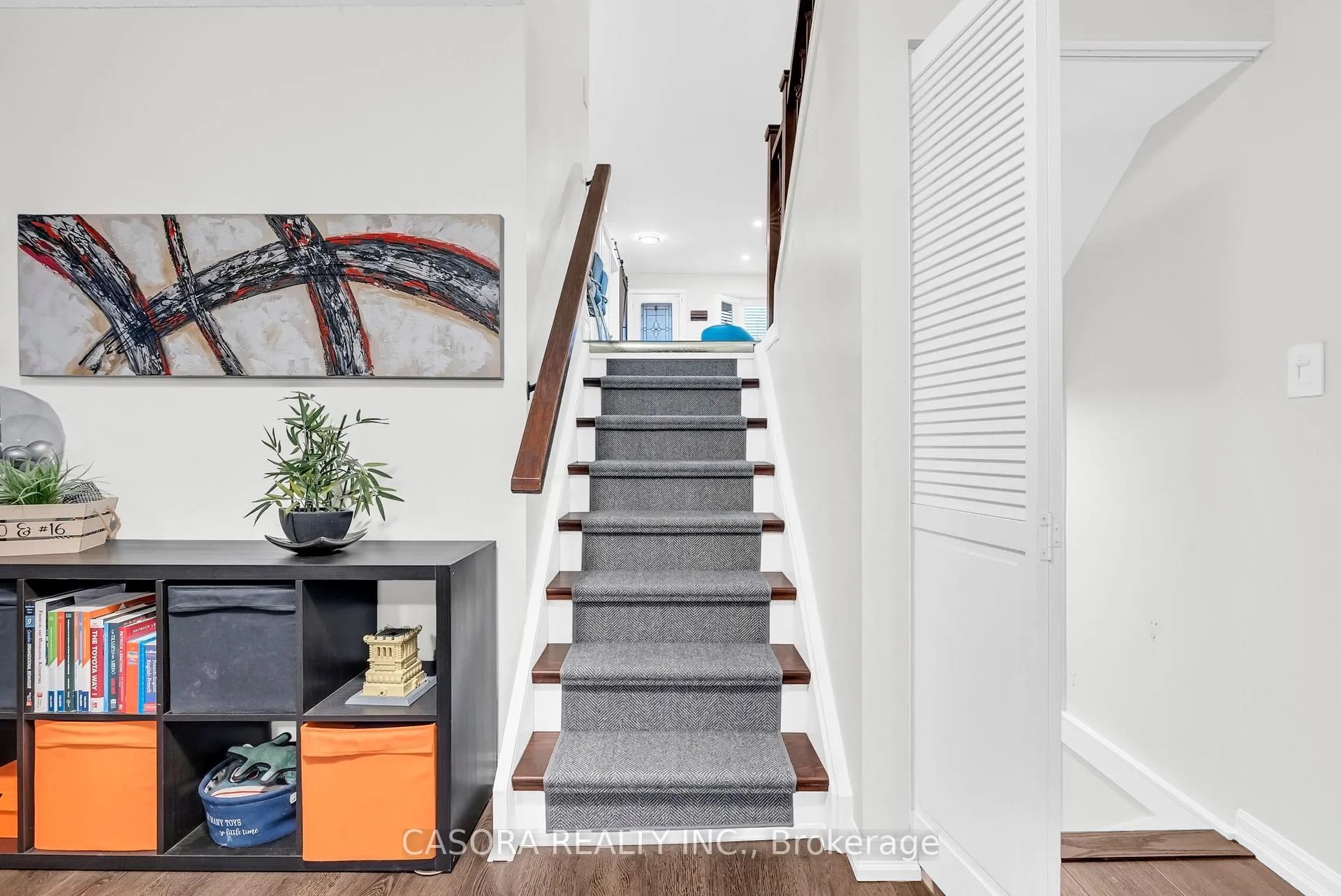Photo 49 of 42 Sutton Court, Hamilton, Stoney Creek Mountain — HOMEH