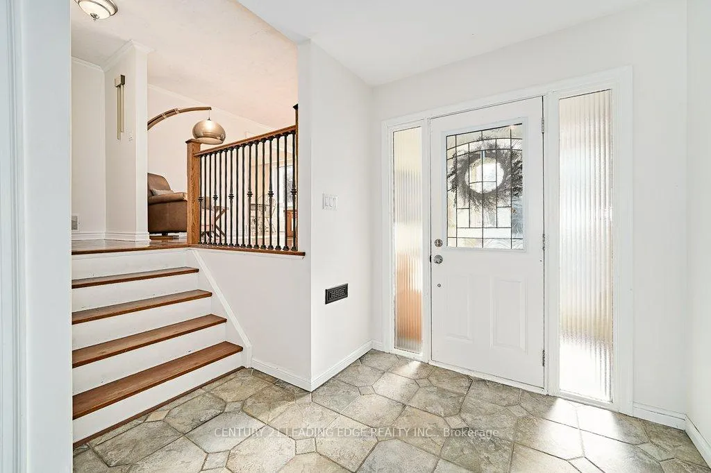 Photo 4 of 25 Eileen Drive, Barrie, Allandale Heights — HOMEH