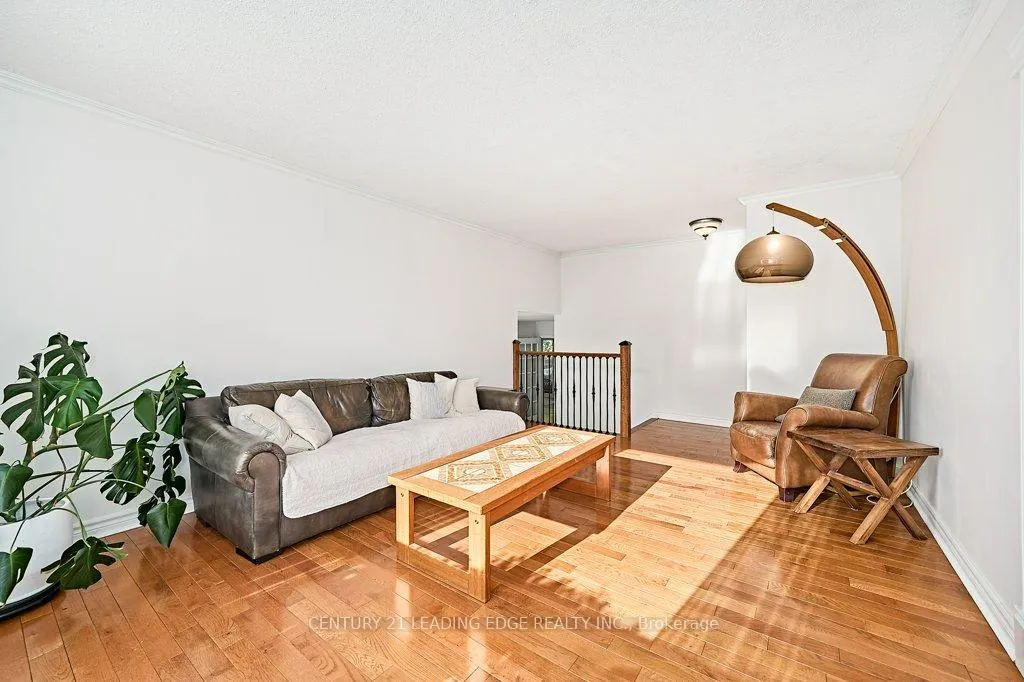 Photo 11 of 25 Eileen Drive, Barrie, Allandale Heights — HOMEH
