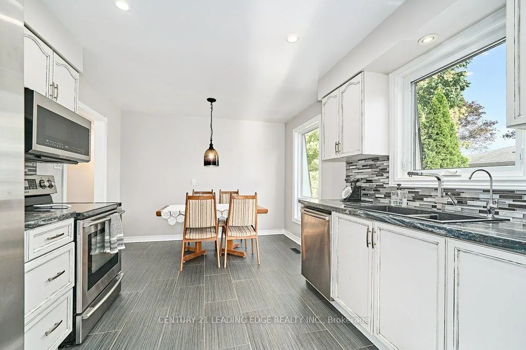 Photo 16 of 25 Eileen Drive, Barrie, Allandale Heights — HOMEH