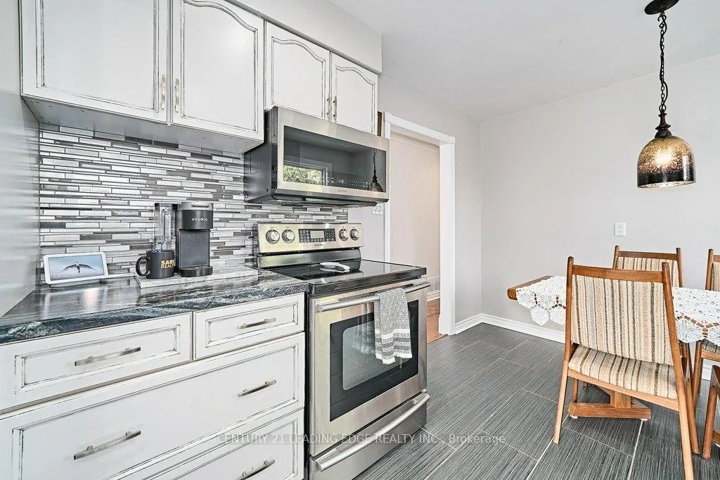 Photo 19 of 25 Eileen Drive, Barrie, Allandale Heights — HOMEH
