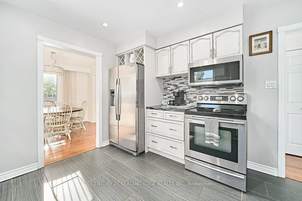 Photo 21 of 25 Eileen Drive, Barrie, Allandale Heights — HOMEH
