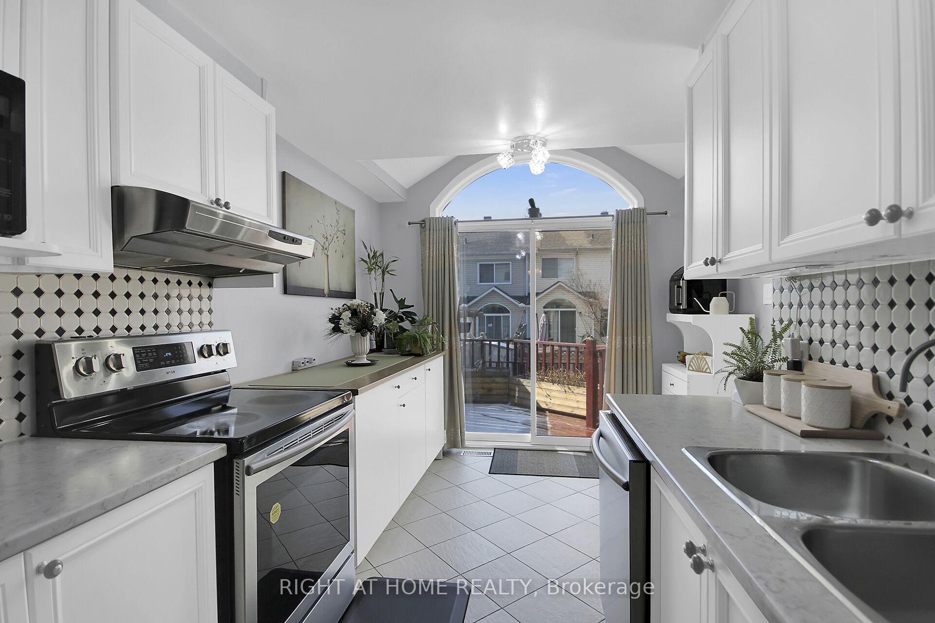 Photo 18 of 6 Watts Street, Ottawa, Barrhaven - Longfields — HOMEH