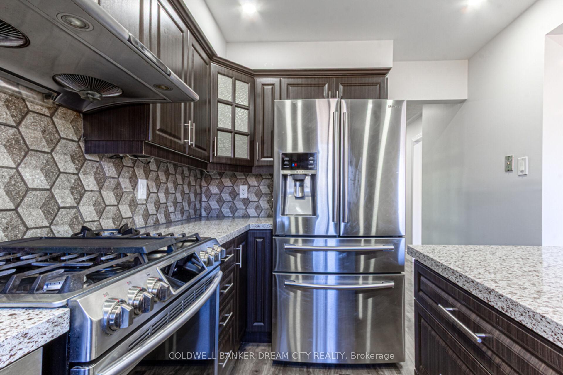 Photo 10 of 5 Asterwind Crescent, Brampton, Sandringham-Wellington — HOMEH