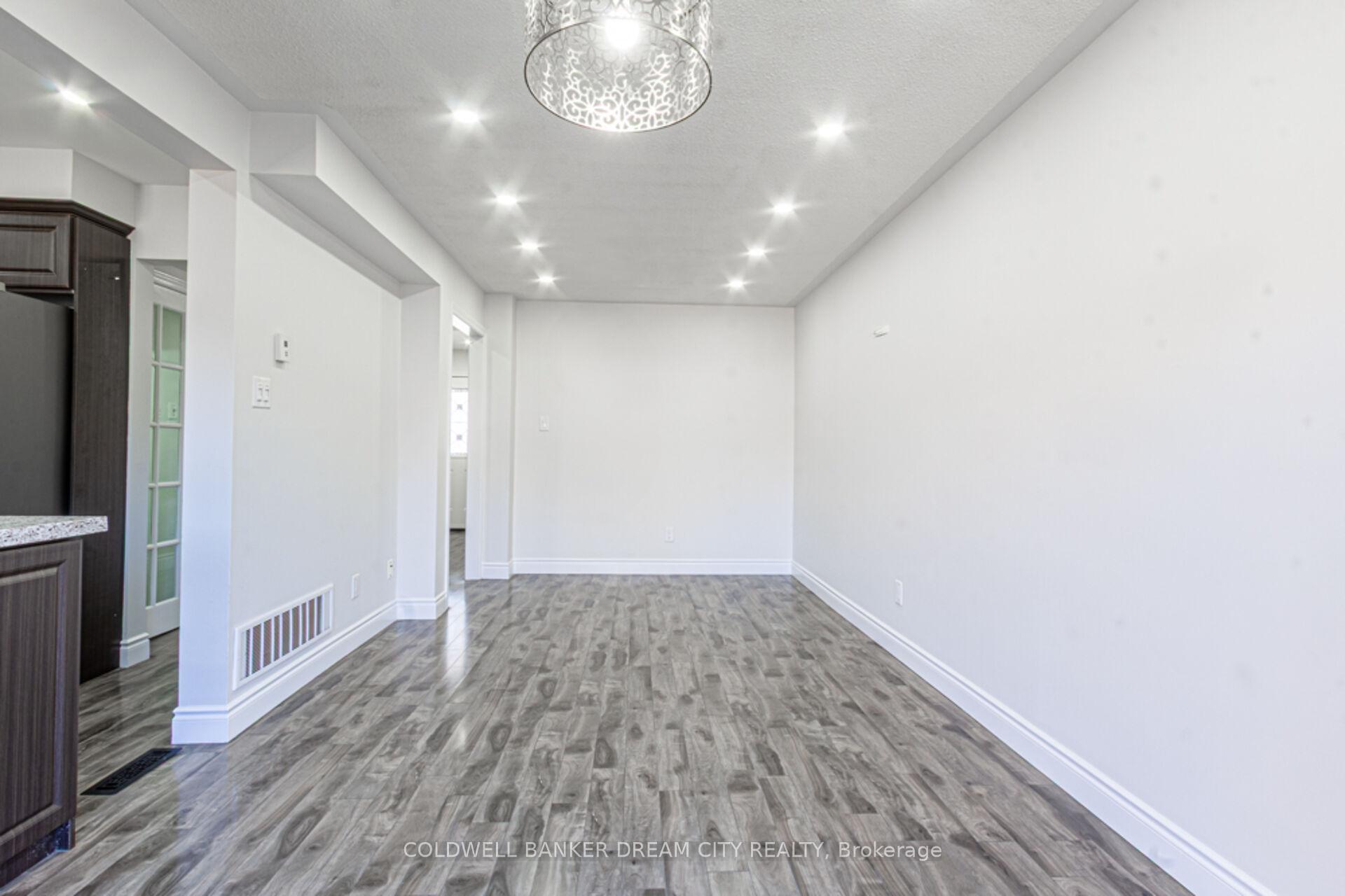 Photo 12 of 5 Asterwind Crescent, Brampton, Sandringham-Wellington — HOMEH