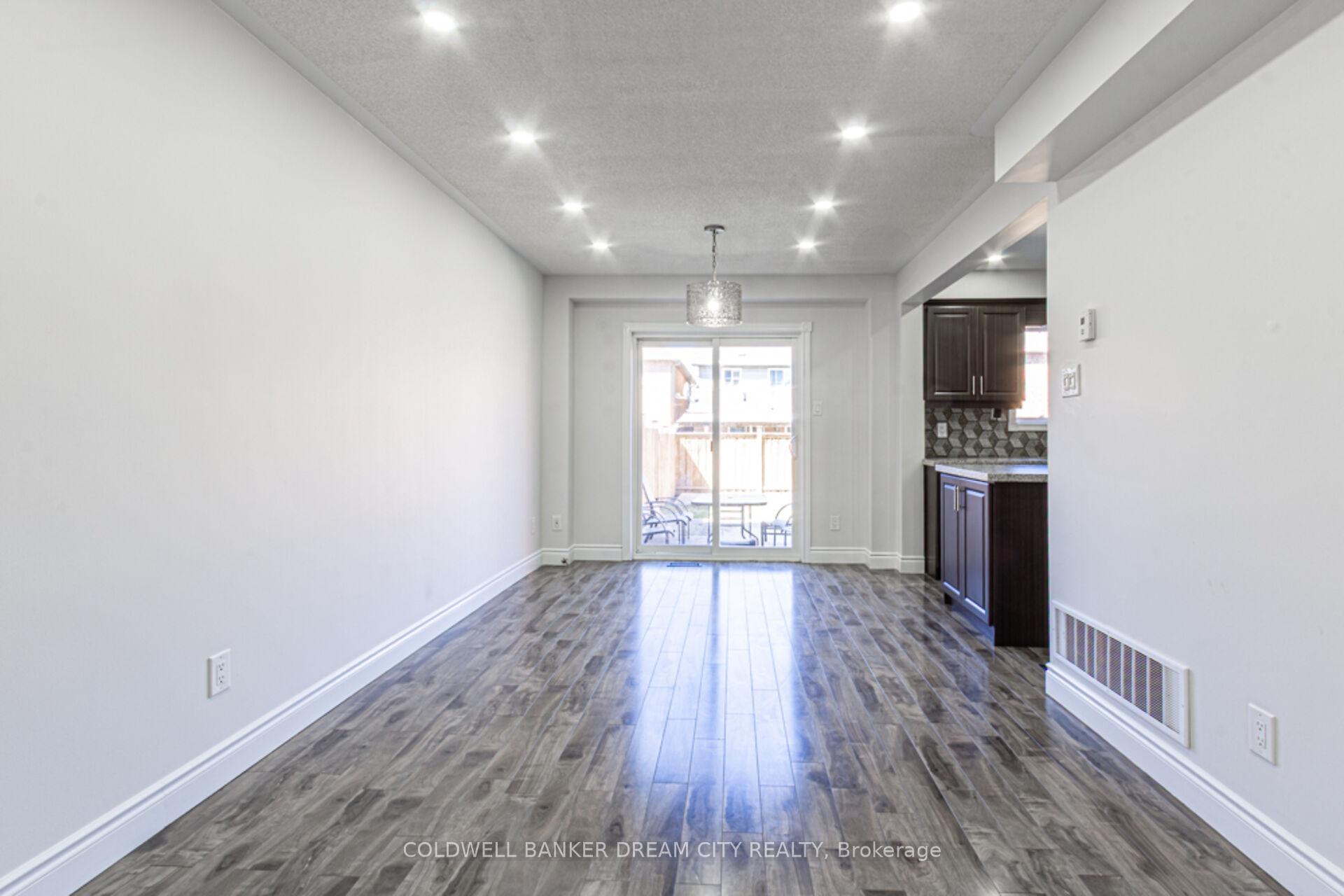 Photo 13 of 5 Asterwind Crescent, Brampton, Sandringham-Wellington — HOMEH