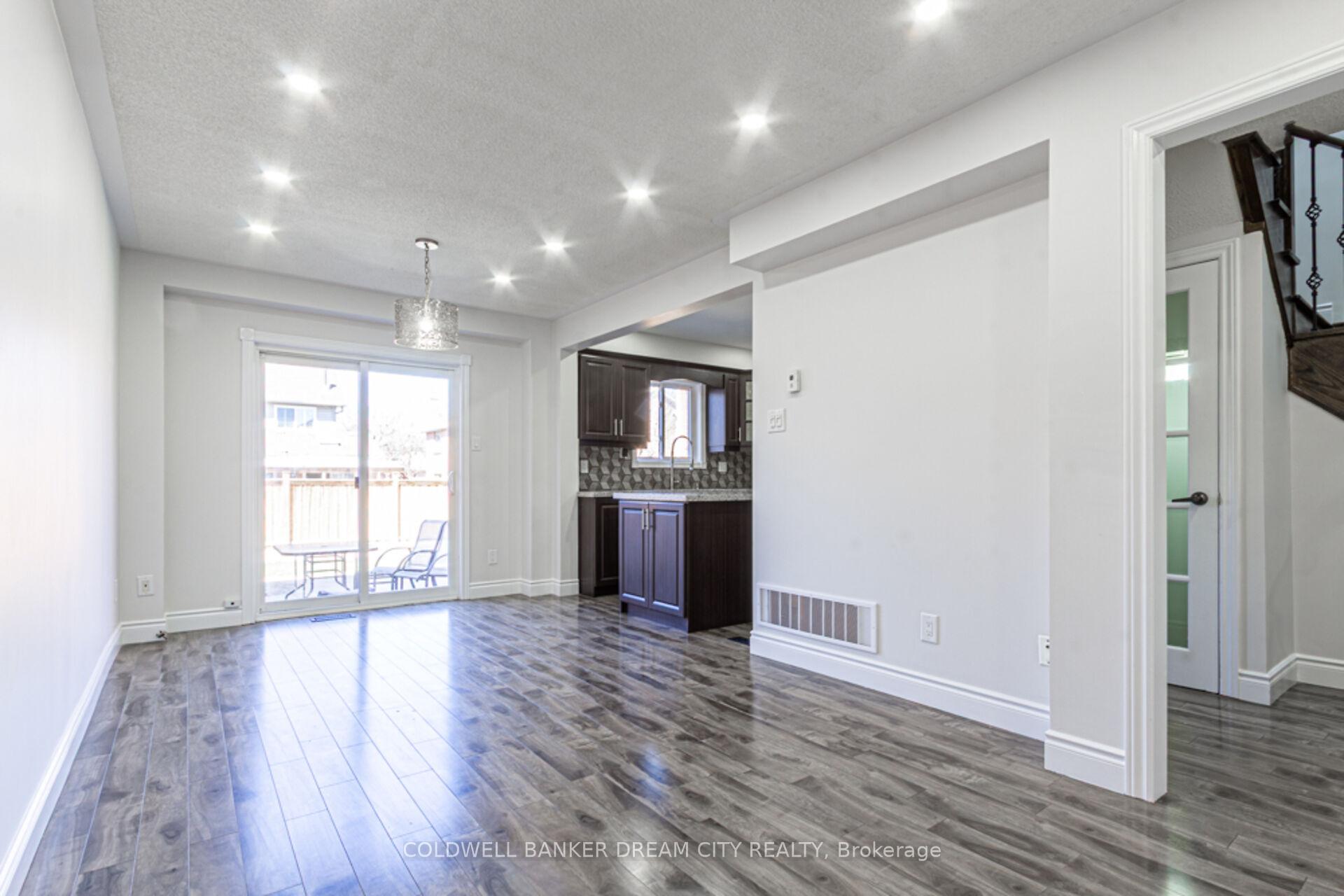 Photo 14 of 5 Asterwind Crescent, Brampton, Sandringham-Wellington — HOMEH