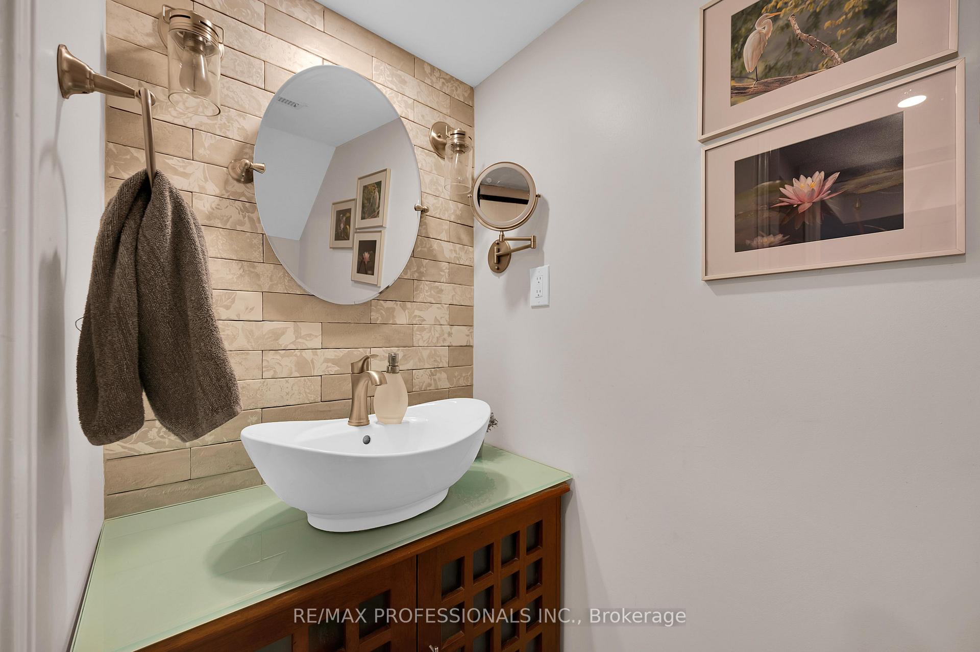 Photo 9 of 80 Townsend Avenue, Burlington, LaSalle — HOMEH