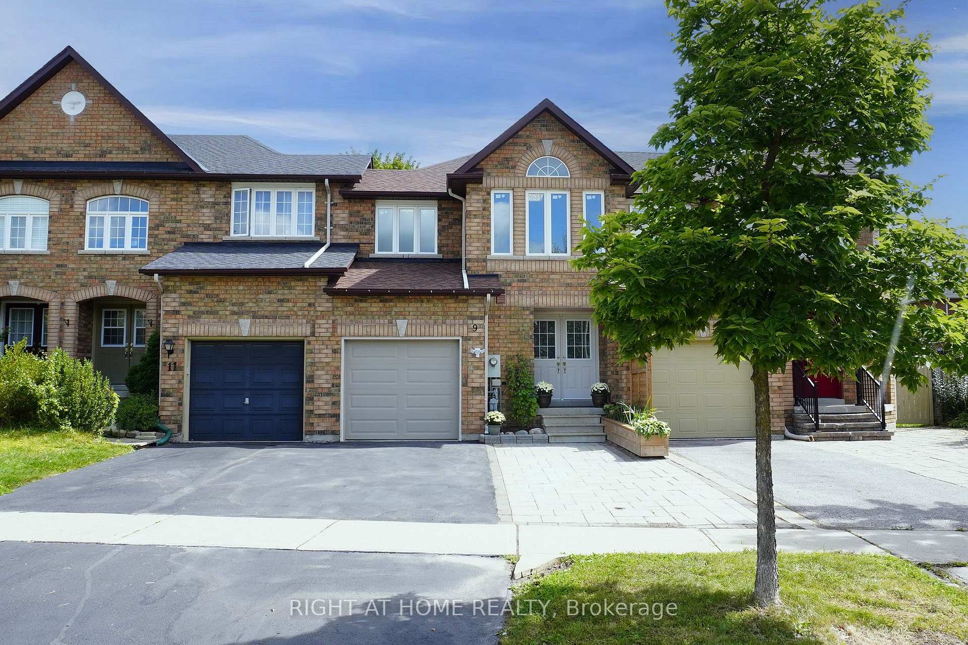 Photo 1 of 9 Auraglen Street, Richmond Hill, Oak Ridges — HOMEH