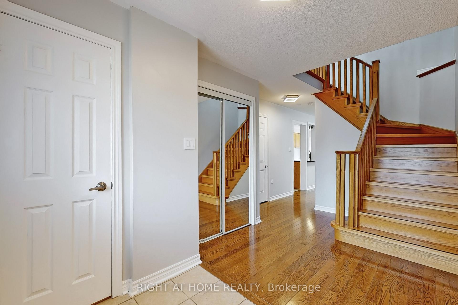 Photo 5 of 9 Auraglen Street, Richmond Hill, Oak Ridges — HOMEH