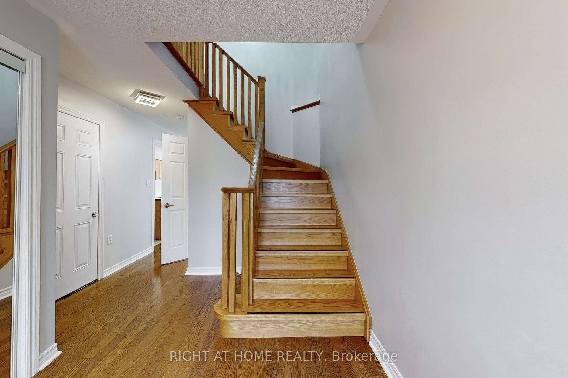 Photo 6 of 9 Auraglen Street, Richmond Hill, Oak Ridges — HOMEH