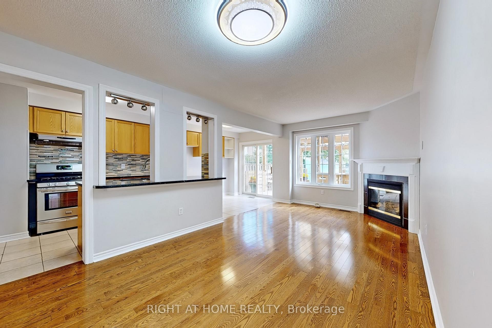 Photo 7 of 9 Auraglen Street, Richmond Hill, Oak Ridges — HOMEH