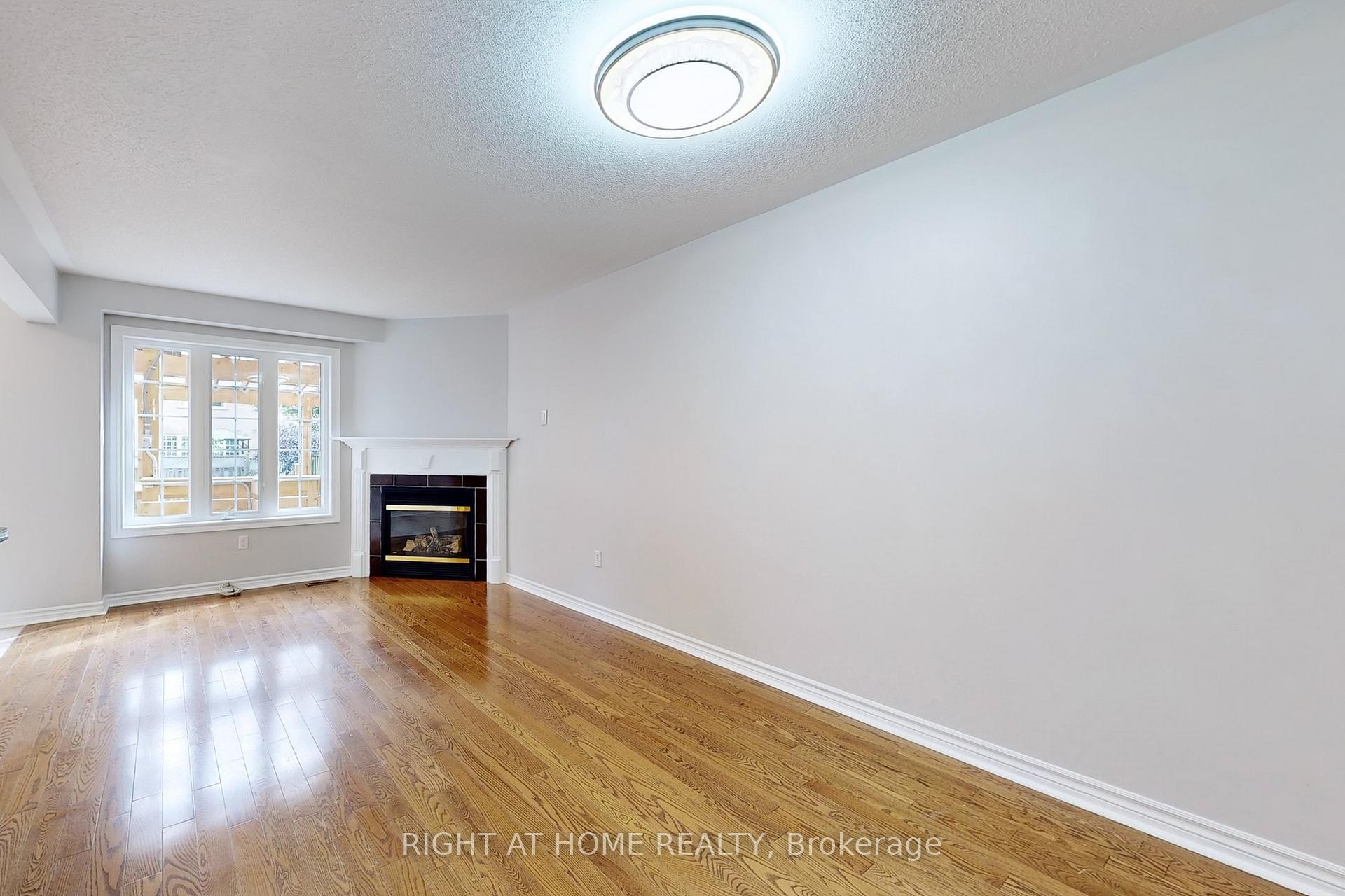 Photo 8 of 9 Auraglen Street, Richmond Hill, Oak Ridges — HOMEH