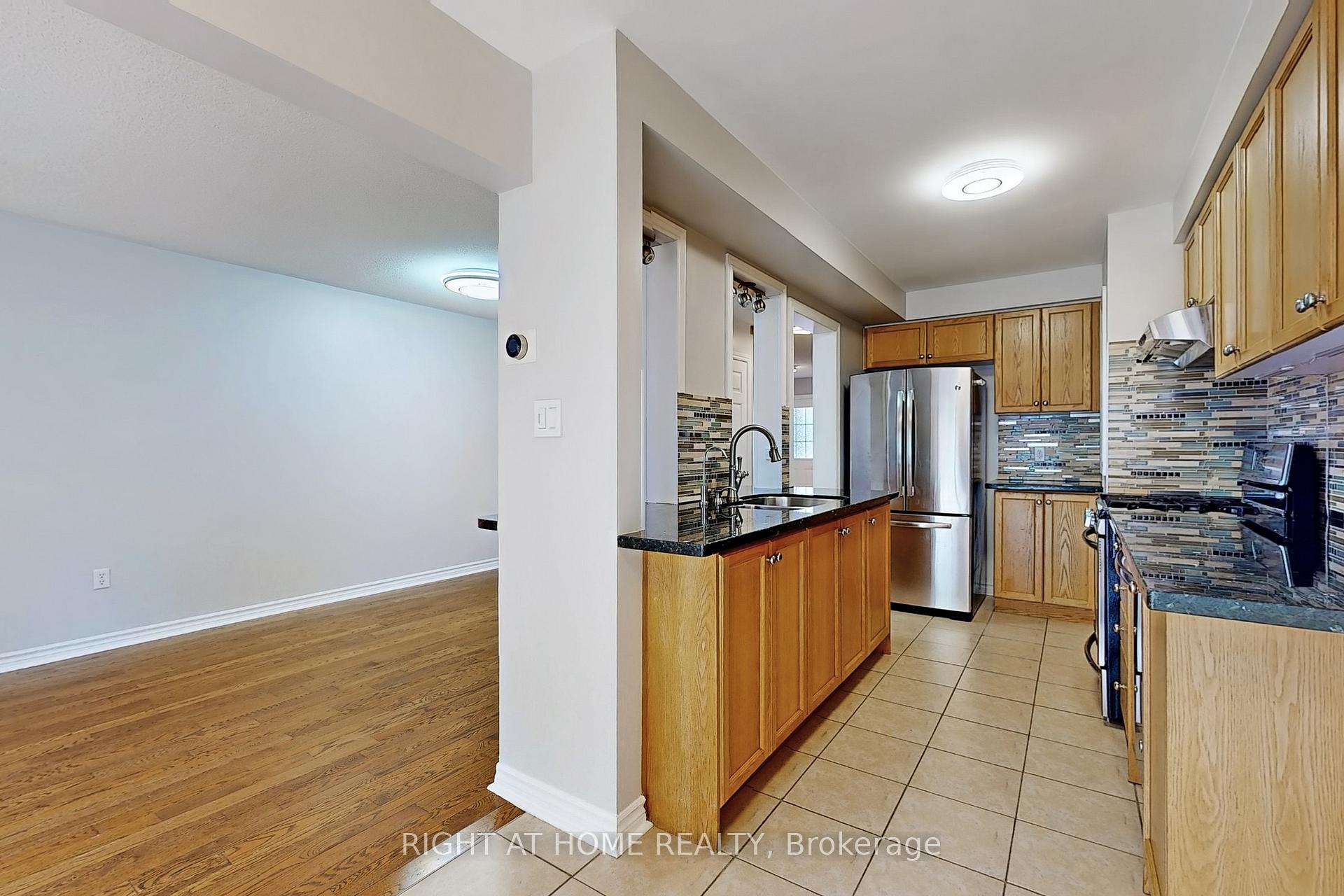 Photo 10 of 9 Auraglen Street, Richmond Hill, Oak Ridges — HOMEH