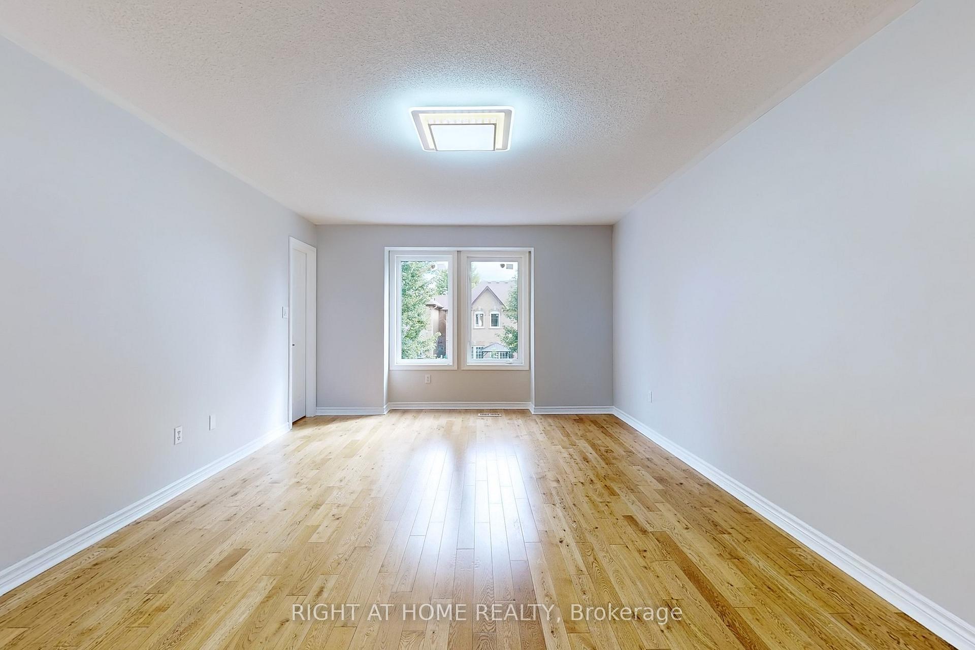 Photo 14 of 9 Auraglen Street, Richmond Hill, Oak Ridges — HOMEH